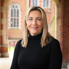 Portrait of Dr Fiona Murphy