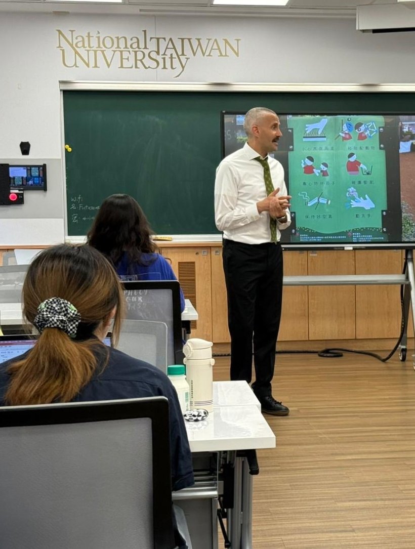 Photo of Patrick Cadwell teaching in a classroom at National Taiwan University